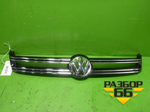 Накладка на решетку радиатора (5N0853651H) Volkswagen Tiguan с 2011-2016г